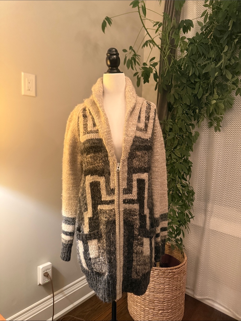 Wilfred Free-Aritzia-Geometric Zip-Up Cardigan in Cream & Gray